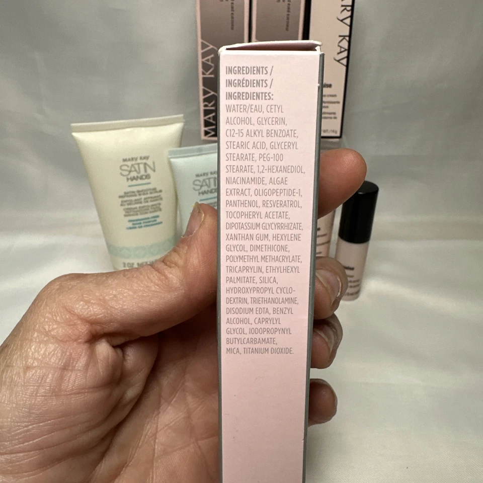 Filmación reparadora Mary Kay TimeWise FRESCA, crema para ojos y más ver la imagen Foto 3 de 4