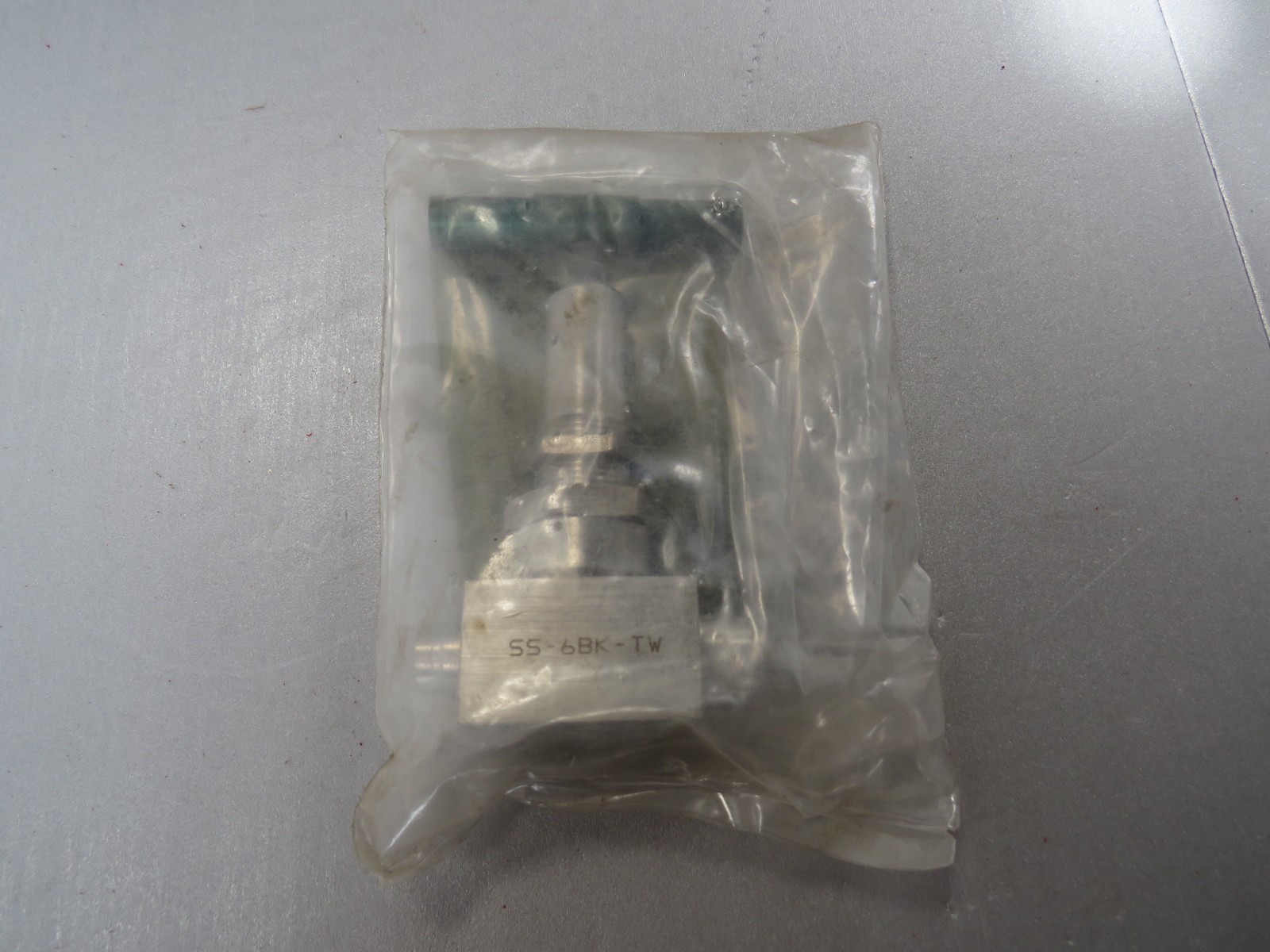 Nupro swagelok High Purity Valve SS-6BK-TW 3/8 bellows ptfe stem