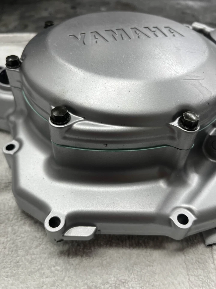 2002 年 YAMAHA YZ250F 发动机内夹盖带外罩和水泵 — 第 2/4 张图片