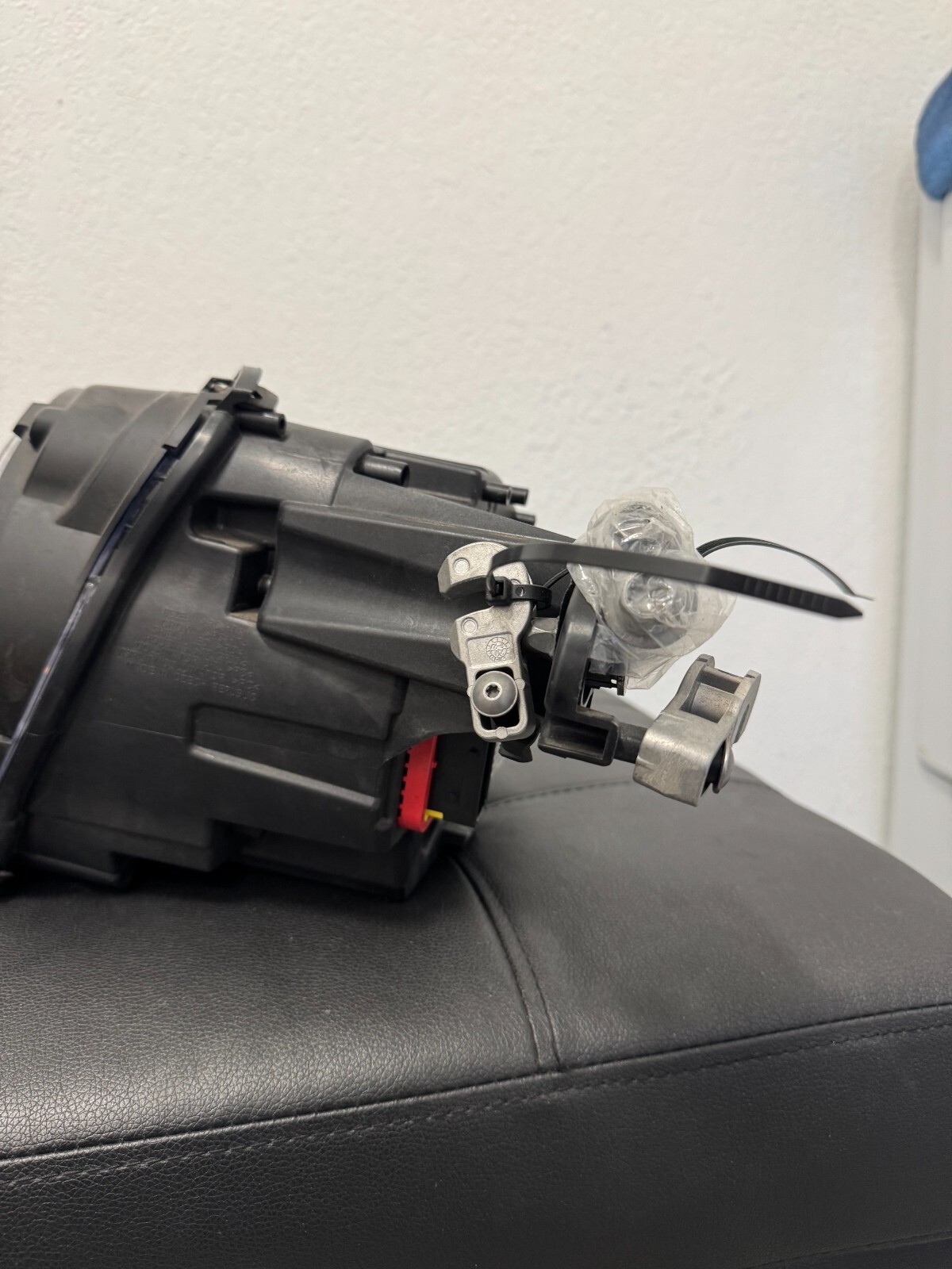2022-2023 Bentley Bentayga Left Side Headlight (Driver Side)