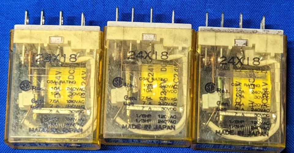 IDEC RELAY 24X18 RHIB-U DC24V 1OA 240VAC 30VDC 5 PIN LOT OF 3 - Image 3 of 4