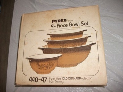 Pyrex Old Orchard 4 Bowl Set Mixing Nesting  / Cinderella 440-47 HTF NIB NOS
