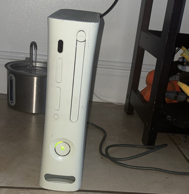 Microsoft Xbox 360 White Console HDMI NTSC-U/C 1080p