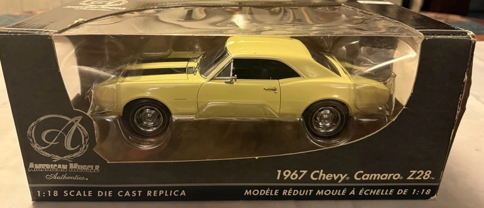 Chevy Camaro Z28 1967 American Muscle Authentics, escala 1:18, RC2 ERTL Foto 2 de 4