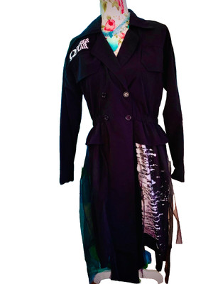 women trench  coat Q Design Lab black buttons org 127$ size  M