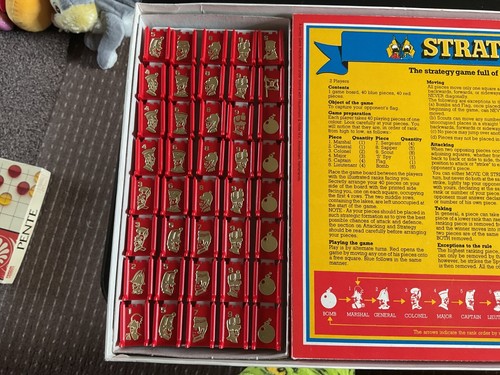 Vintage 1982 Stratego Board Game MB Games Complete - Picture 5 of 8