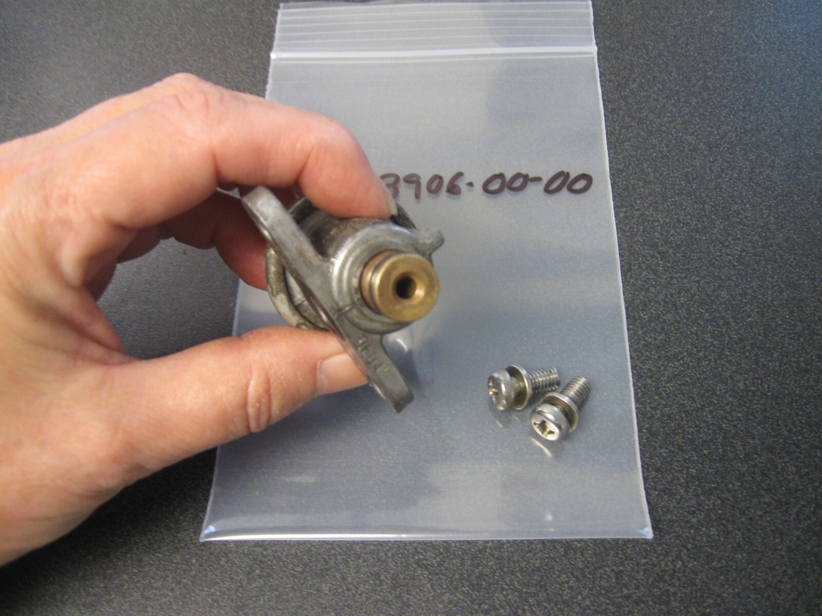 YAMAHA OUTBOARD FUEL PRESSURE REGULATOR AY 68F139060000 BIN207 eBay