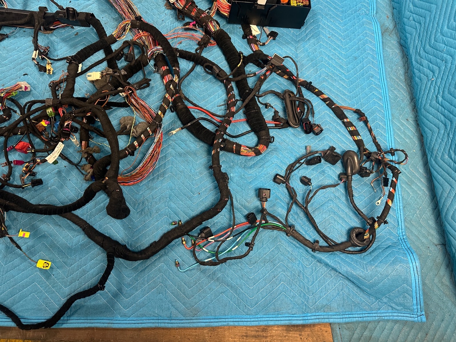 Bentley Cont Flying Spur Engine Room Bay Fuse Box & Wiring Harness 29k 2009 OEM