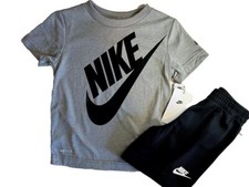 NWT boys Nike 2 piece t-shirt/shorts set size 4t