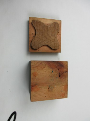 Small wooden trinket box with engraved rooster on top. RLS - 第 3/5 張圖片