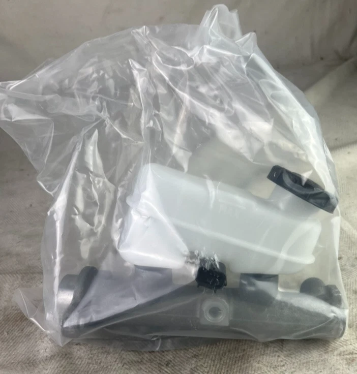 Cilindro mestre de freio Wearever MCA 630267 serve; Ford Taurus 2000-2003 - Imagem 2 de 4