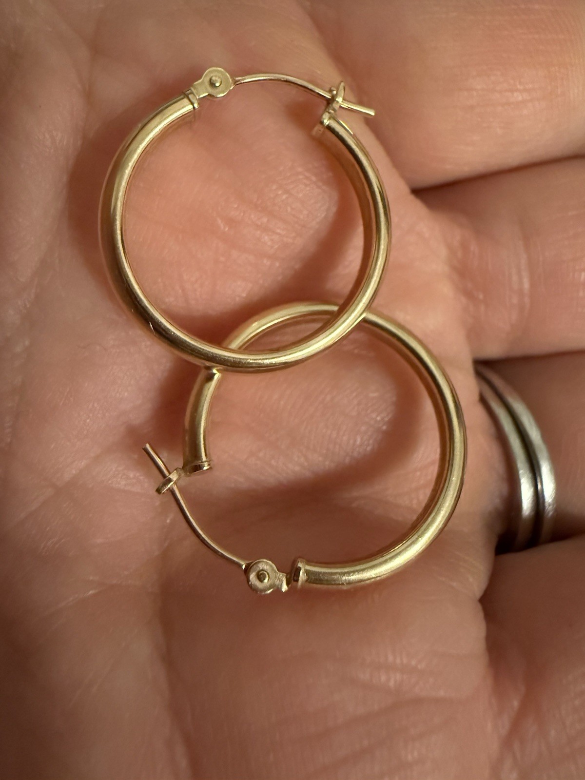 14k Solid Yellow Gold Classic Medium Vintage Hoop… - image 4