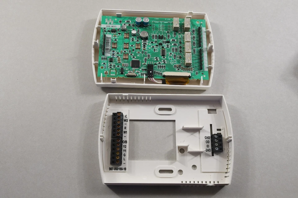 ClimateMaster ATC32U03 iGate Communicating Programmable Thermostat - Image 4 of 4