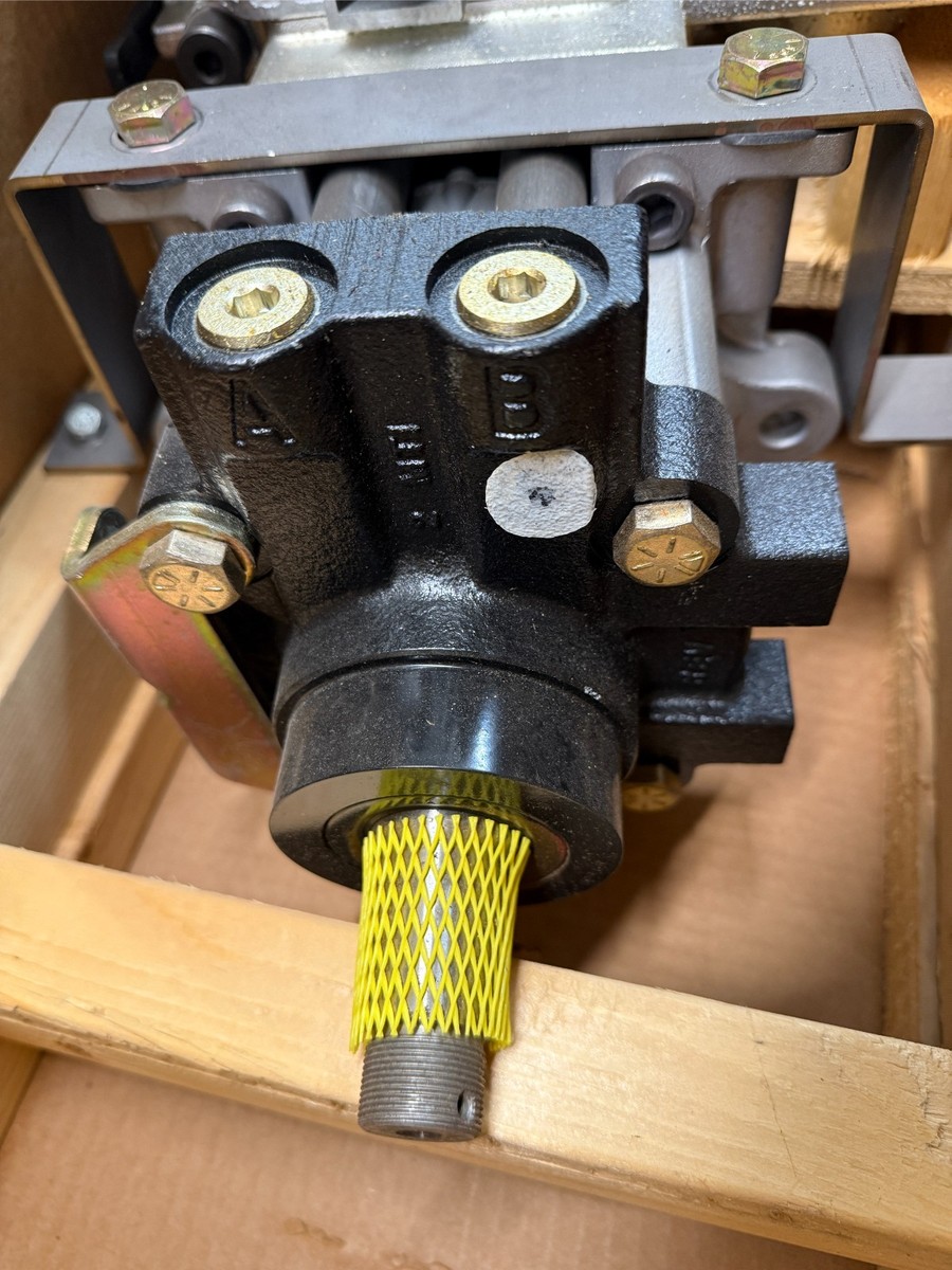 Exmark 126-1324 Right Hand Hydro Pump Assembly For Lazer-Z Zero