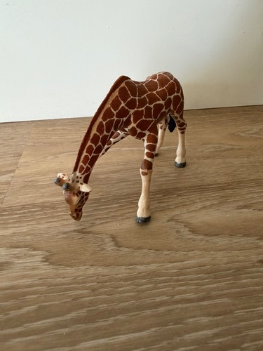 Schleich 2009 Wild Life 14390 Giraffe Female, Drinking