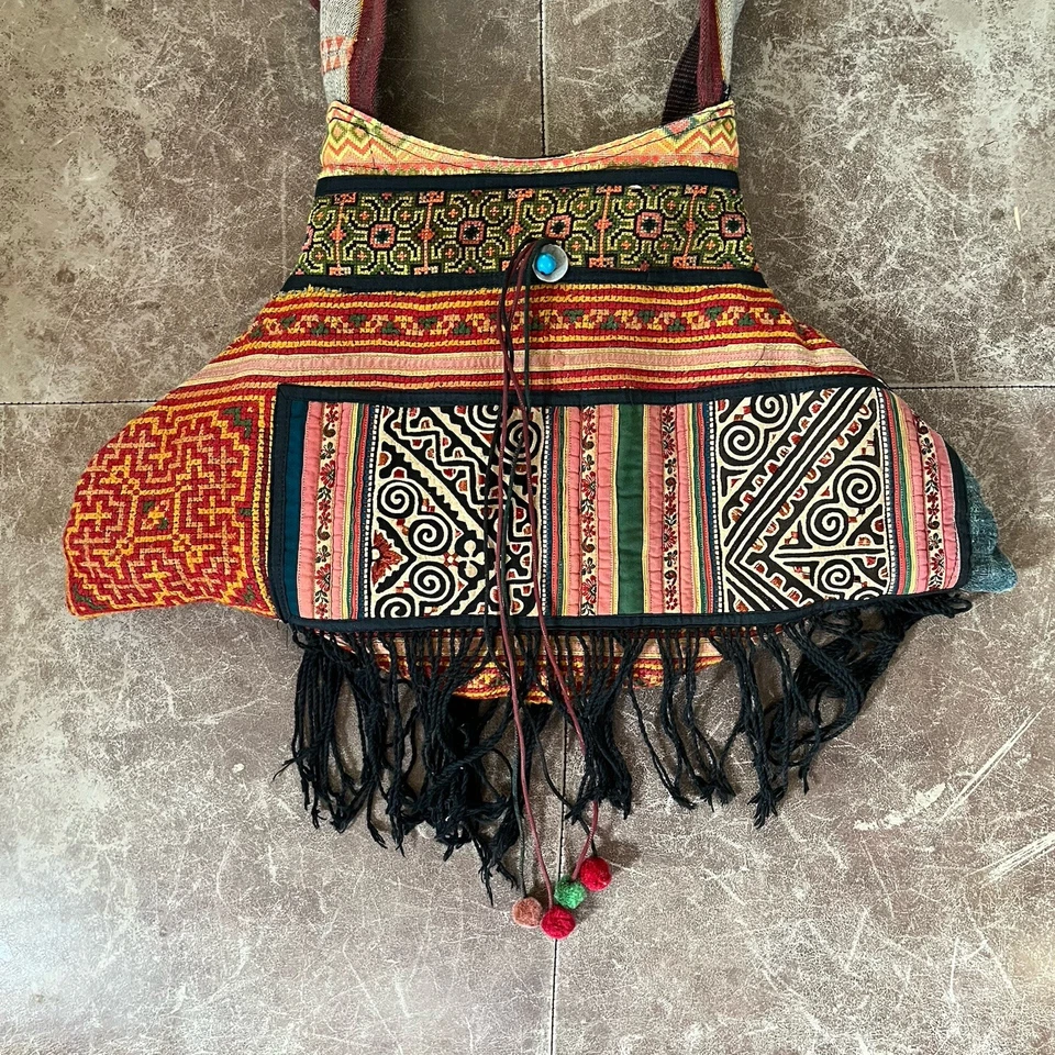 Cartera Bandolera Nuntana Chang Mei Bohemia Retazos con Flecos y Borlas Foto 2 de 4