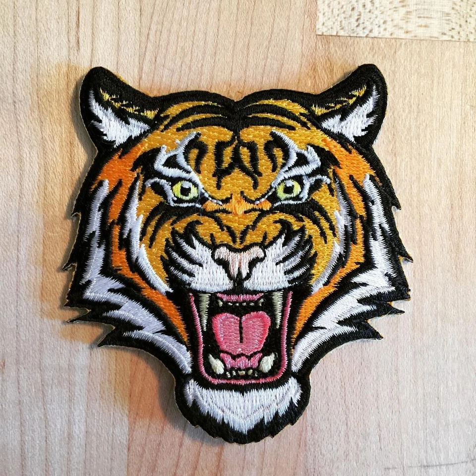BENGAL TIGER iron-on PATCH embroidered ROARING WILD ANIMAL SOUVENIR APPLIQUE new - Image 2 of 4
