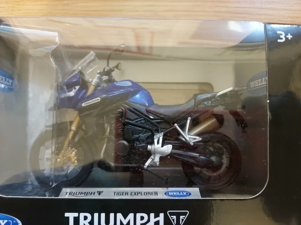 WELLY • Triumph Tiger Explorer Diecast Model Motorcycle 1:18 Scale Motorbike  - Image 2 of 3