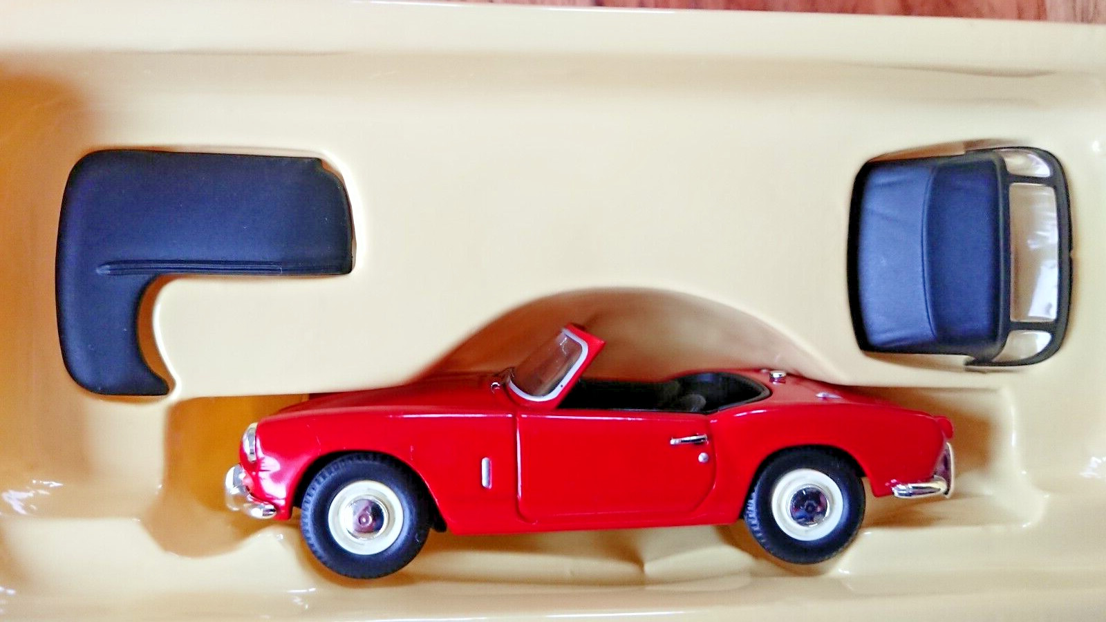 Miniature Triumph Spitfire Bleu Décapotable Vanguards échelle 1/43 - Occasion