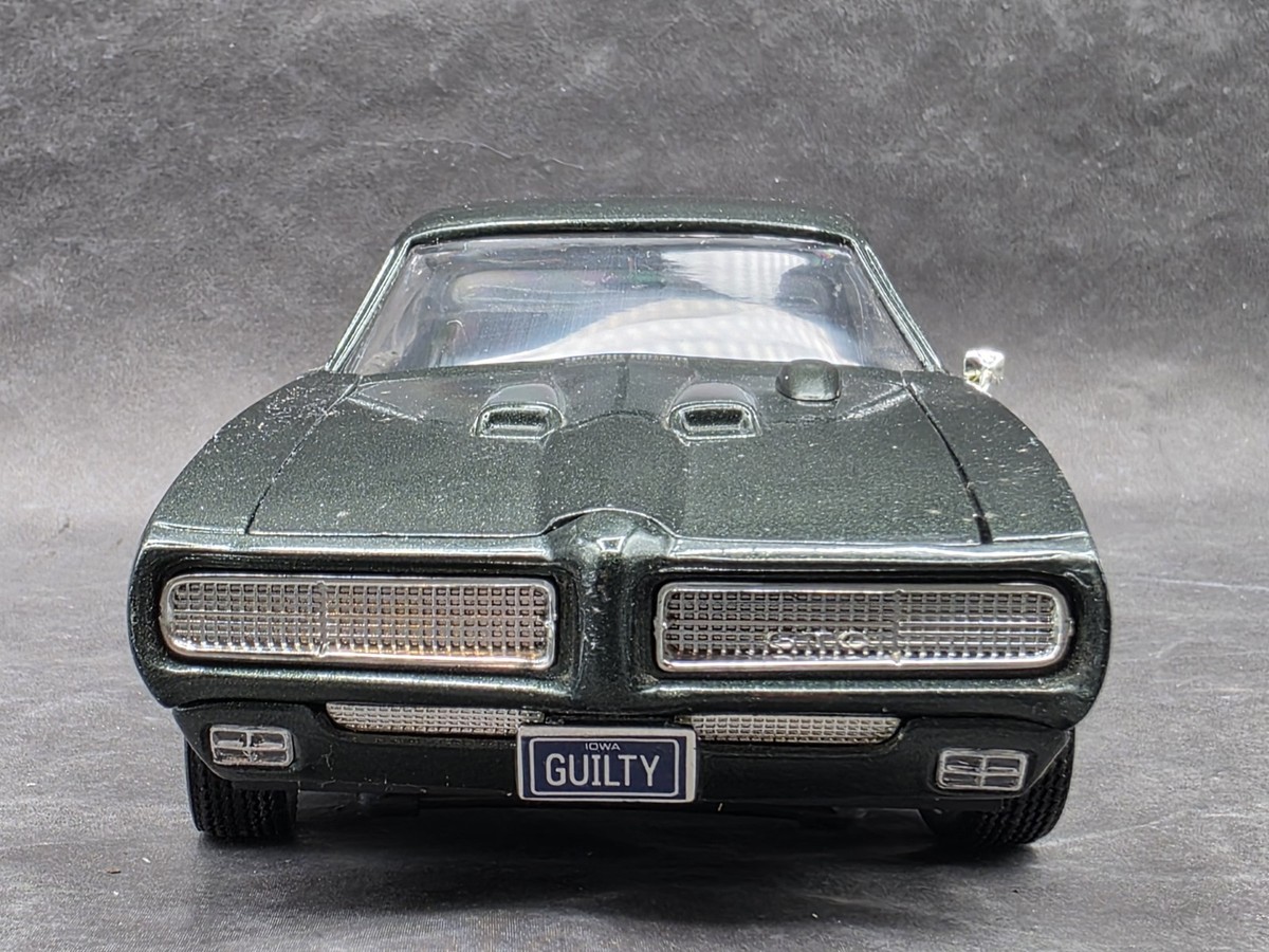 Ertl American Muscle 1969 Pontiac GTO The Judge 1:18 Scale Diecast