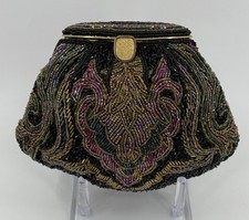 La Regale LTD Hand Made Seed Bead Clamshell Scalloped Formal Purse  No Chain 