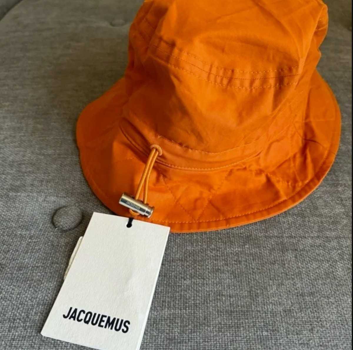 JACQUEMUS バケットハット オレンジ Jacquemus orange logo bucket hat seen on Hailey size56 | eBay