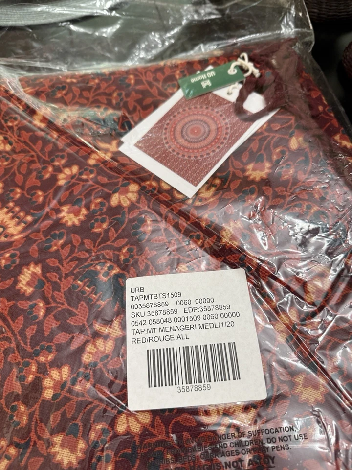 "Tapiz floral Urban Outfitters UO Home 84"" X 100"" nuevo" Foto 4 de 4