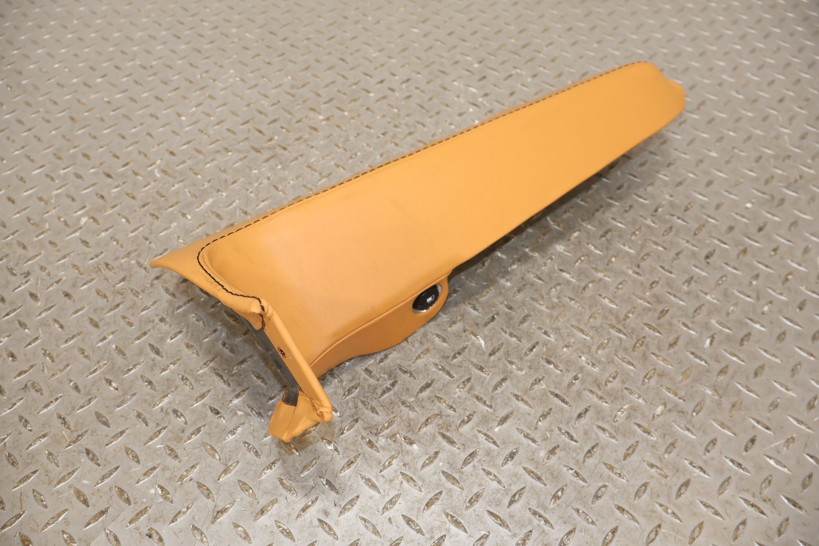 Aston Martin V8 Vantage 2010 Left Kick plates Set Tan P/N 6G3302348ACW