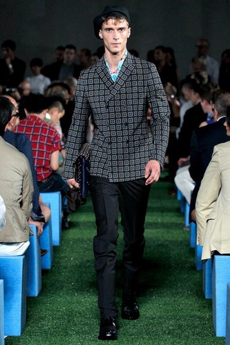 PRADA SPRING SUMMER 2012 COLLECTION JACKET - Picture 2 of 16