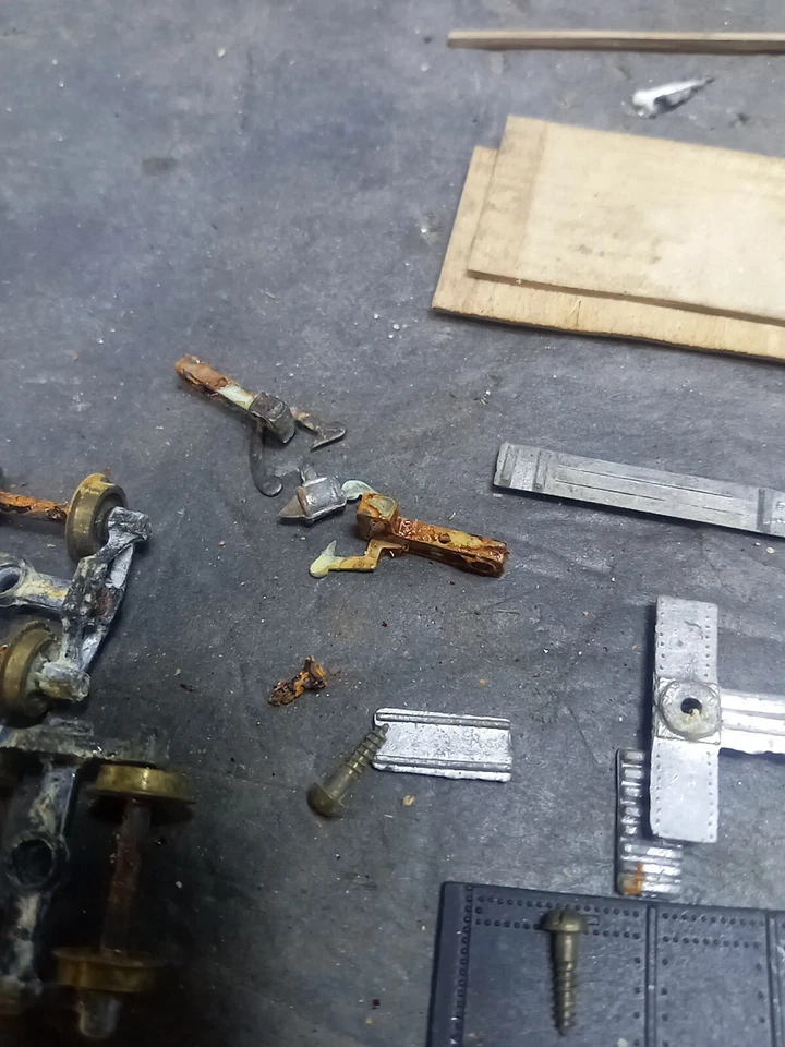 ❤️ Kit de construcción de madera modelo tren vintage kit de madera piezas en estado áspero  Foto 3 de 4