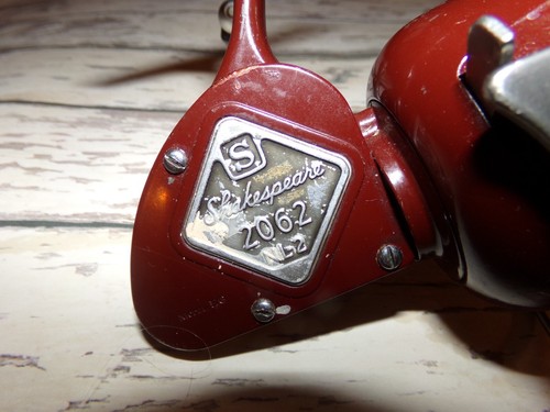 Vintage Shakespeare Fishing Reel 2062 NL2 Burgandy - Picture 2 of 10