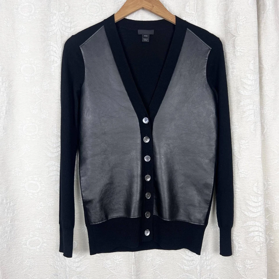 J. Suéter cardigã Crew Collection couro e lã merino preto leve XXS - Imagem 2 de 4