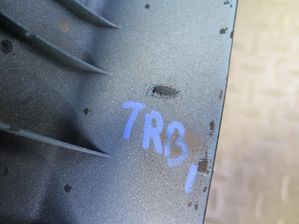 01-06 宝马 E46 330ci 可转换 2 件套前 A 皮拉尔装饰盖板 原始设备制造商 — 第 2/4 张图片