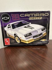 AMT 83 Chevrolet Camaro Z28 AMT 1/25 Scale Ki...