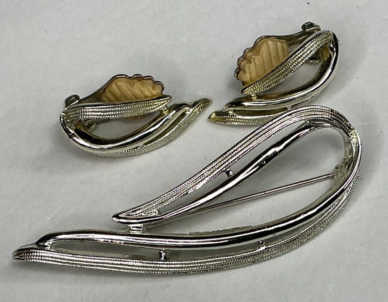 Vintage Sarah Coventry "Stunning" (1958) Brooch & Earrings Set