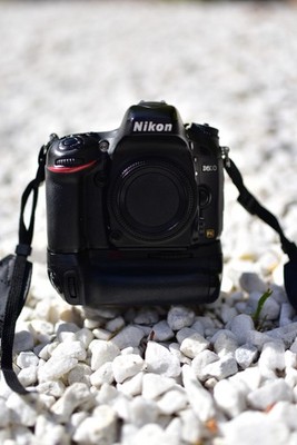 Nikon D600 24.3 MP CMOS FX-Format Digital SLR Camera with MB-D14 Battery Grip