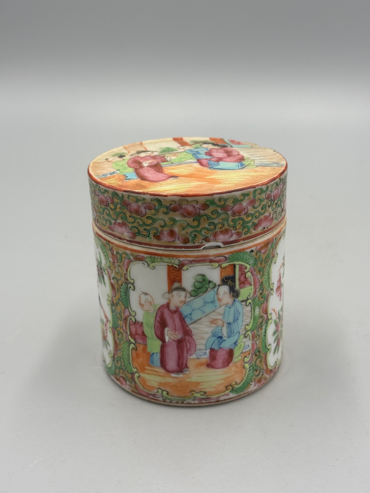 Antique 19th c. Chinese Famille Rose Medallion Porcelain Lidded Box 3 1/2
