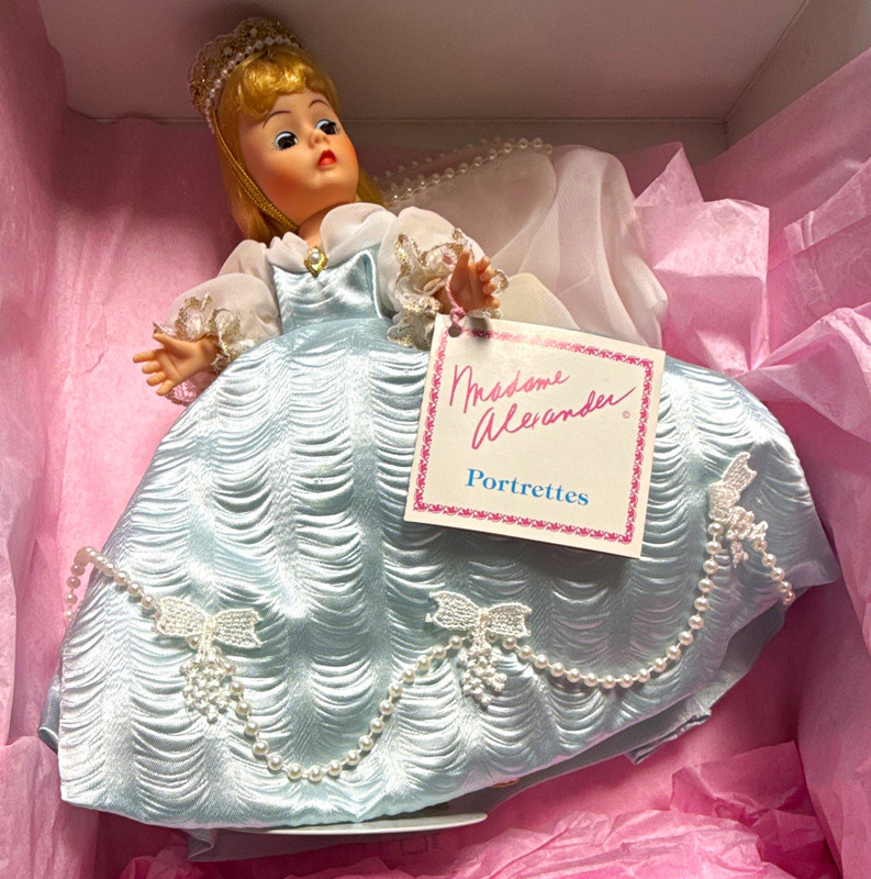 Madame Alexander Sleeping Beauty Portrettes 8" Doll MPN 1791 Blonde Blue Eyes