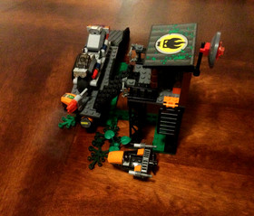 LEGO Agents: Swamp Raid (8632) W/INSTRUCTIONAL MANUAL (no figures) MISSION 2.0