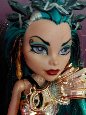 Monster High Cleo De Nile 1st Gen  Cleo De Nile, 2nd  Doll, Harp, Stool, Display