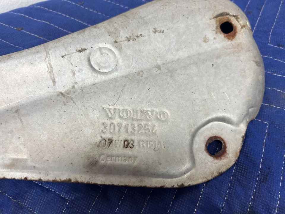 2005-2007 Volvo S60R V70R Turbo Exhaust Head Shield Cover 30713254 OEM #1310EM - Image 4 of 4
