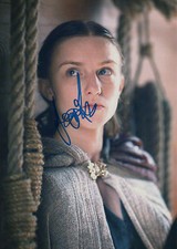 Faye Marsay Autogramm signed 20x30 cm Bild