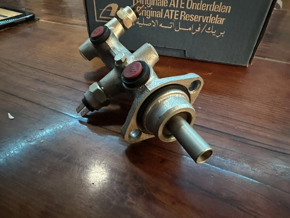 Cilindro de freno maestro ATE Porsche 924 944 94435501101 Foto 3 de 4