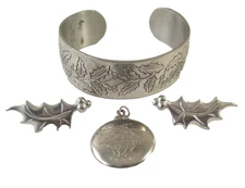 Vintage KIRK STIEFF PEWTER WINTER HOLLY CUFF BRACELET PIERCED EARRINGS & PENDANT