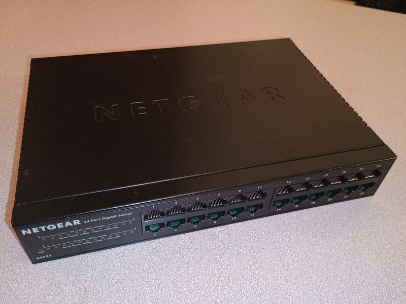 NETGEAR GS324 24 Port Gigabit Ethernet Unmanaged Switch