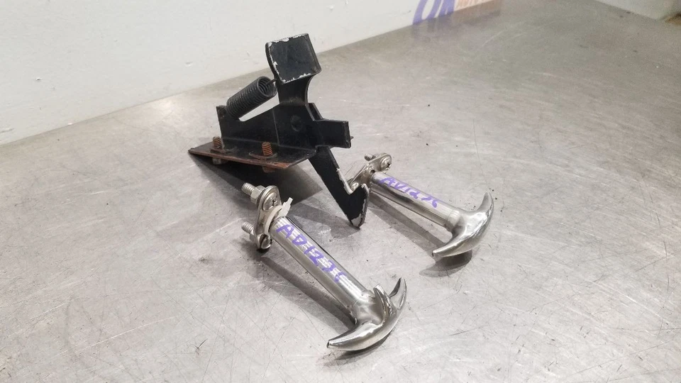 Jeep CJ5 1970 juego de pestillos de capó par Foto 4 de 4