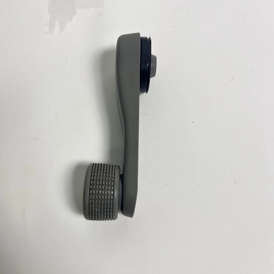 98-02 大众甲壳虫右前窗曲柄手柄手册 1H0837581D — 第 4/4 张图片