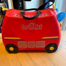 Trunkie Kids Sit On Suitcase Red Fire Engine - Excellent Condition Complete