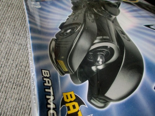 AMT / ERTL Batman Batmobile 2003 1:25 Model Kit 38039 Sealed New - Picture 2 of 4