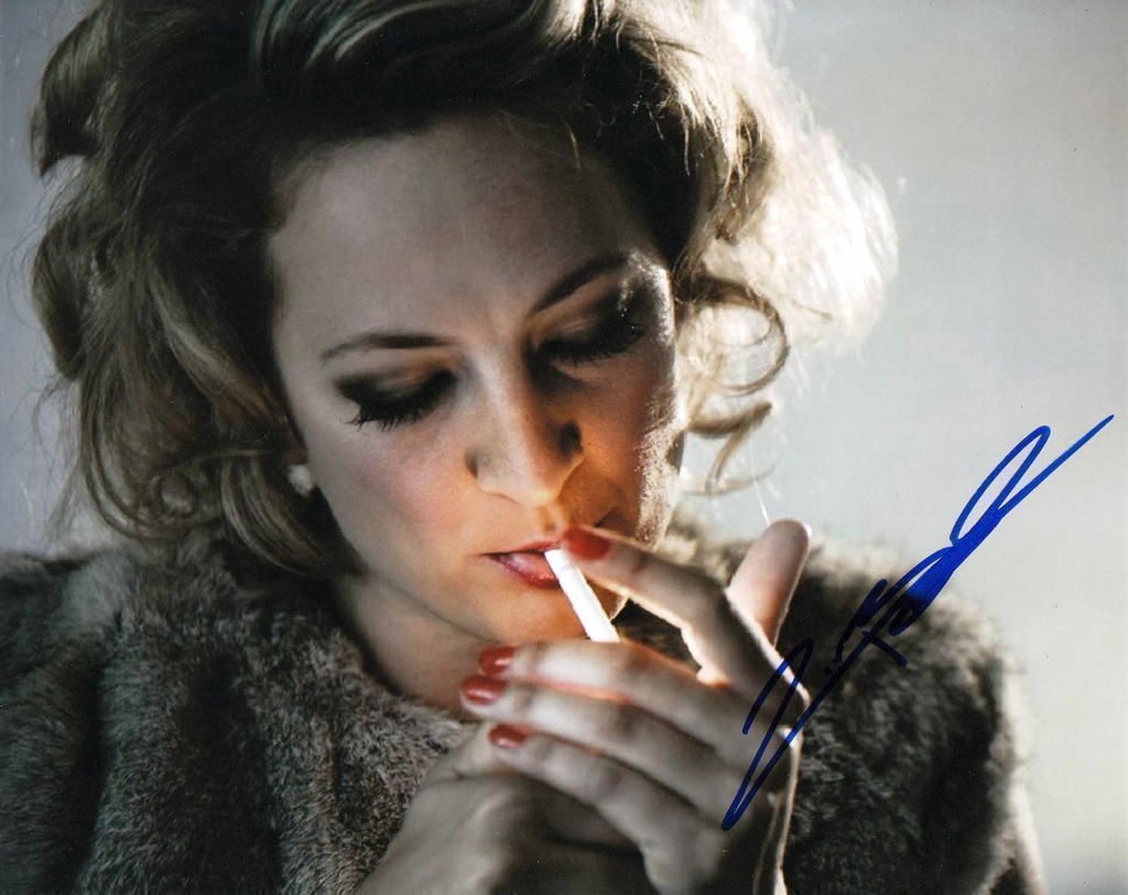does zoe saldana smoke cigarettes ZOE BELL.. Simply Stunning Smoker